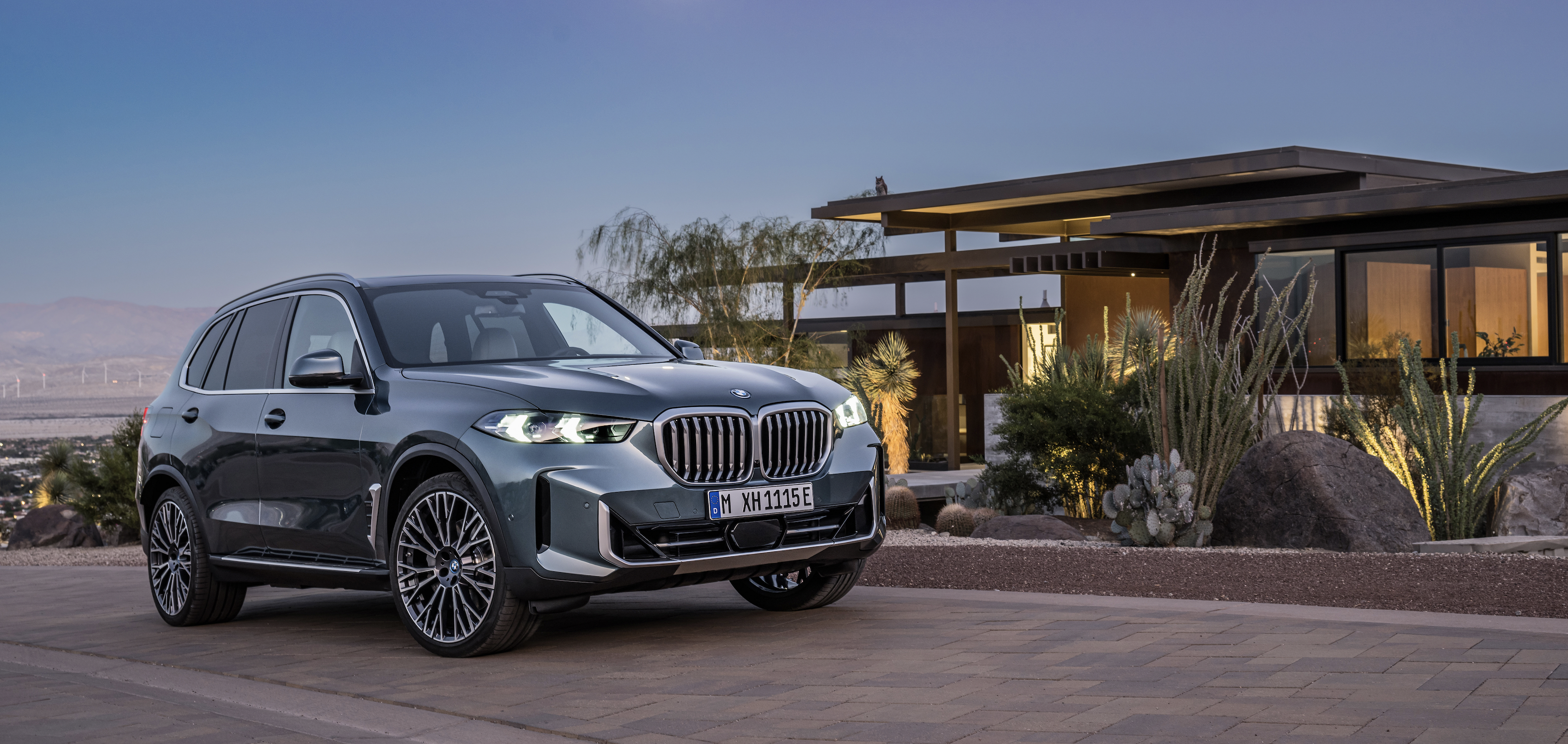 BMW X5 | nový facelift | novinka 2023 | sportovnější modernější oblíbené SUV | první objednávky online | první auta ve výrobě | sportovně luxusní moderní SUV | nafta 30d, benzín 40i, hybrid 50e a nejsportovnější verze M60i | kontaktujte nás | online autosalon a nezávislý zprostředkovatel AUTOiBUY.com